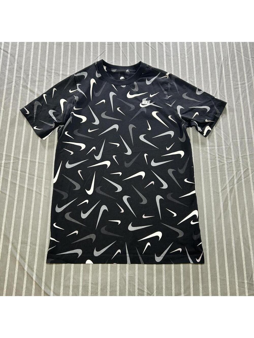 Nike Swoosh All-Over kids tshirt size xl